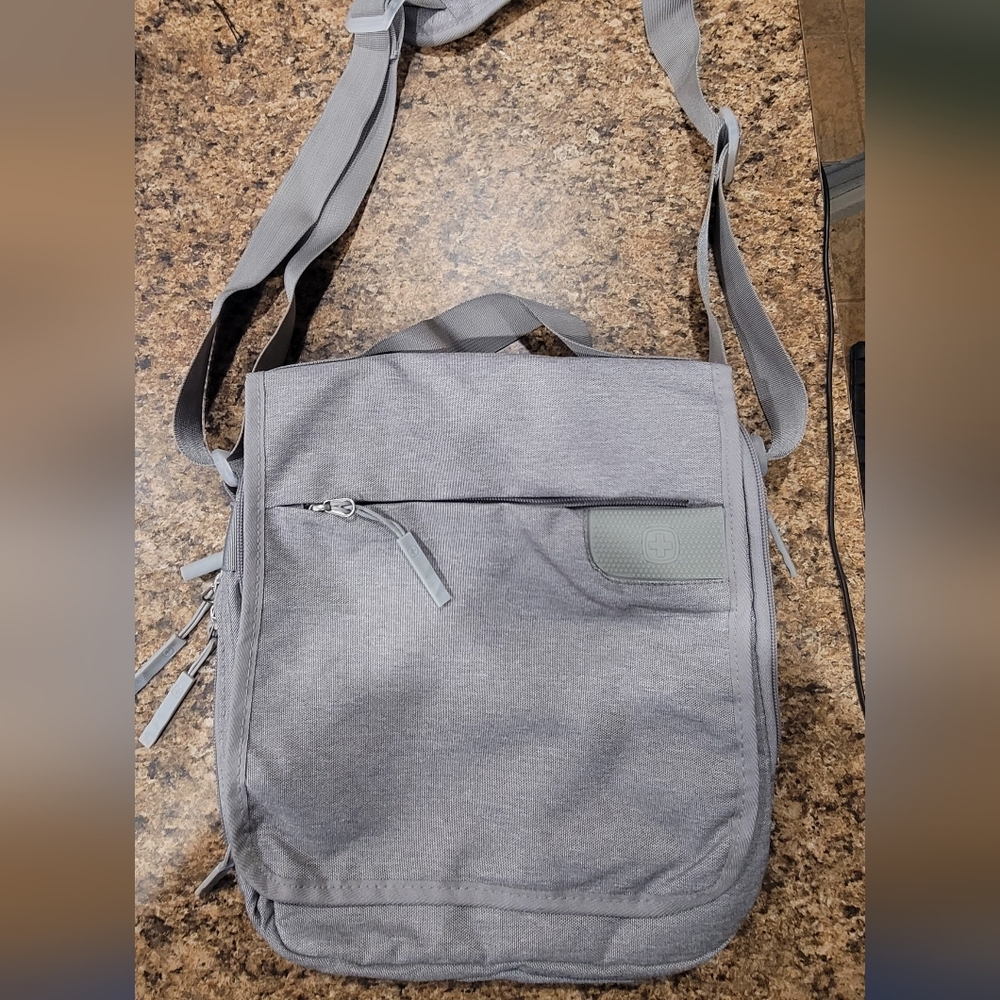 Swiss Gear messenger bag purse - Expands!